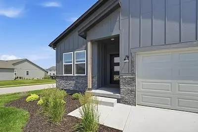 1516 SW 8th TER, Oak Grove, MO 64075