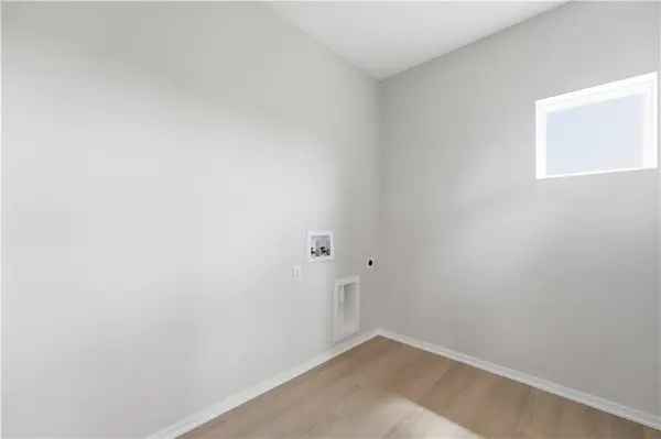 1516 SW 8th TER, Oak Grove, MO 64075