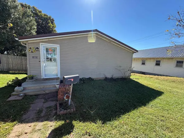103 E Walnut ST, Petersburg, IN 47567