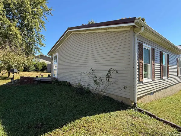 103 E Walnut ST, Petersburg, IN 47567