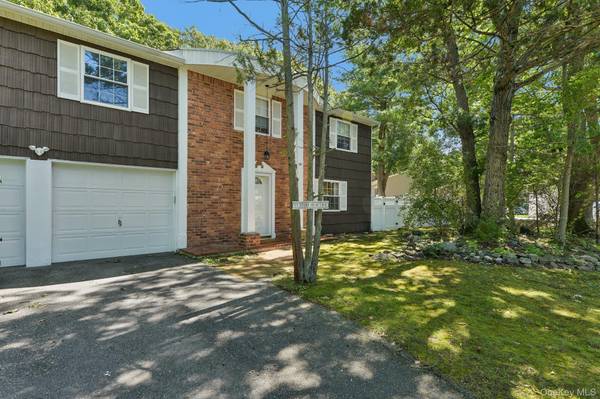 25 Beach AVE, Port Jefferson, NY 11776