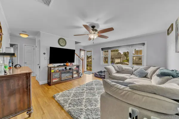 296 Heathcote RD, Lindenhurst, NY 11757