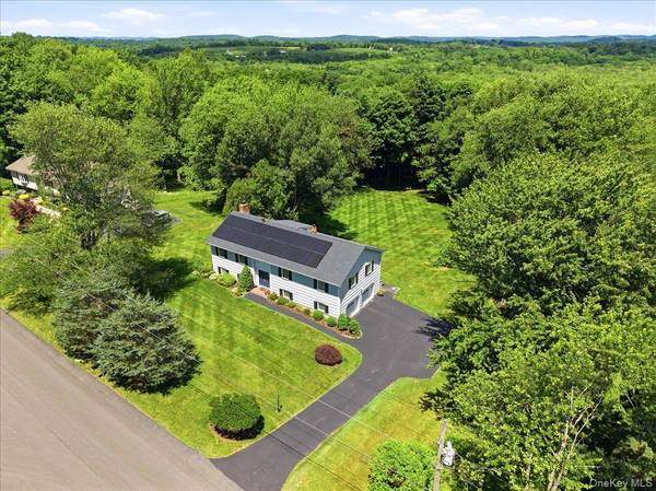 15 Watergate DR, Amawalk, NY 10501