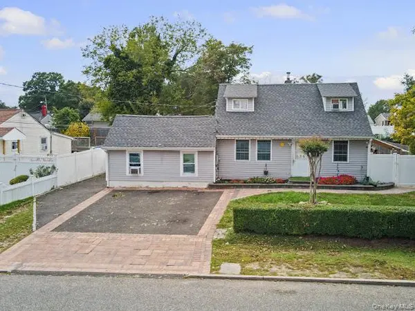 126 Claywood DR, Brentwood, NY 11717