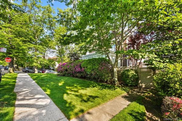 8273 Beverly RD, Kew Gardens, NY 11415