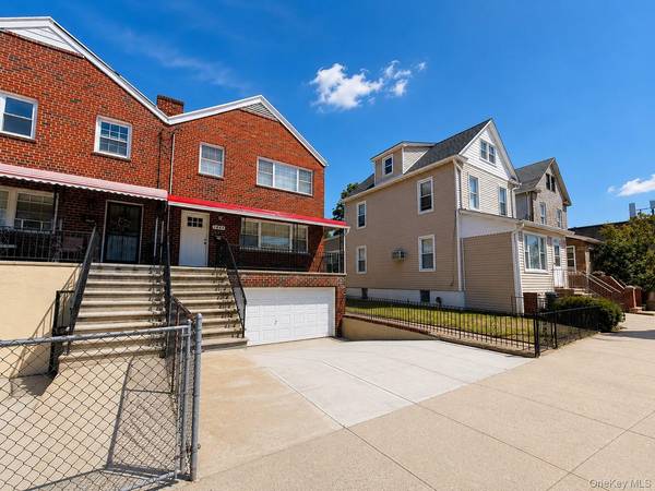 2887 Lamport PL, Bronx, NY 10465