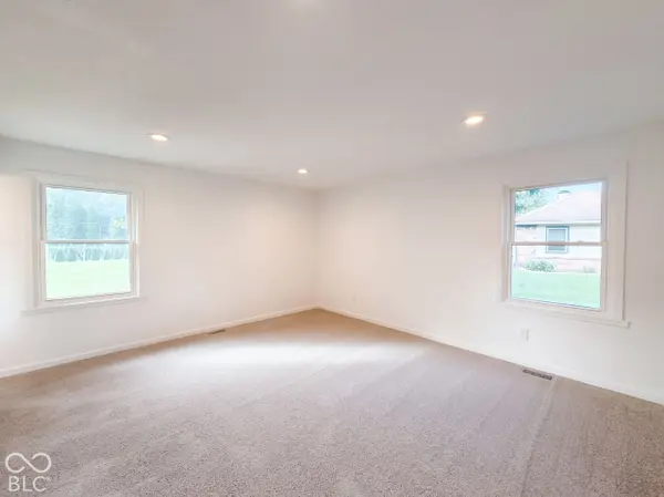 3339 W Sunset DR N, Greenfield, IN 46140
