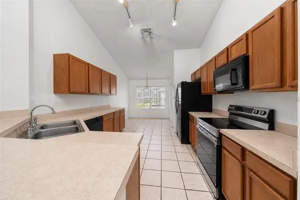 232 LAKE SHORE Pkwy, Davenport, FL 33896