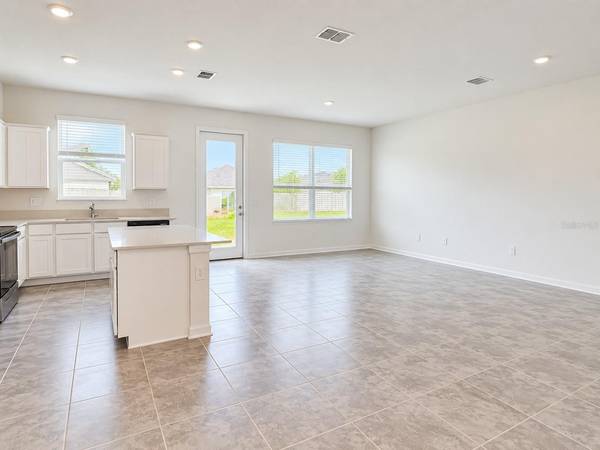 137 NINE IRON DR, Davenport, FL 33896