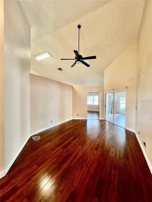 2413 NEEDHAM DR, Valrico, FL 33596