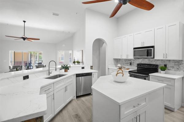 21019 SUNPOINT WAY ##201, Lutz, FL 33558
