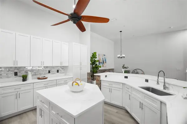 21019 SUNPOINT WAY ##201, Lutz, FL 33558