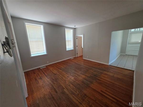 426 Bowen ST, St Louis, MO 63111