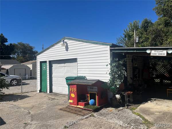 905 N 84th ST, East St Louis, IL 62203