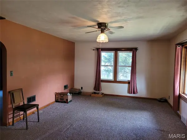 4466 Fosterburg RD, Alton, IL 62002
