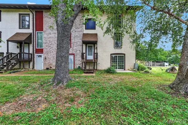 314 Carmel Woods DR, Ellisville, MO 63021