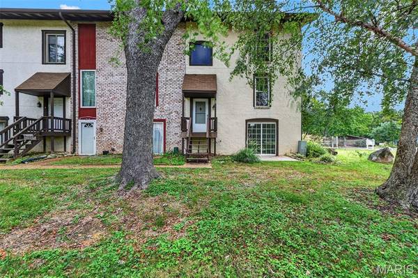 314 Carmel Woods DR, Ellisville, MO 63021
