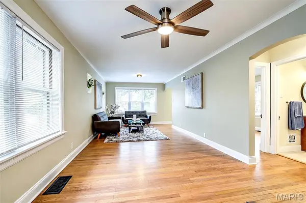 669 Bellsworth DR, St Louis, MO 63125