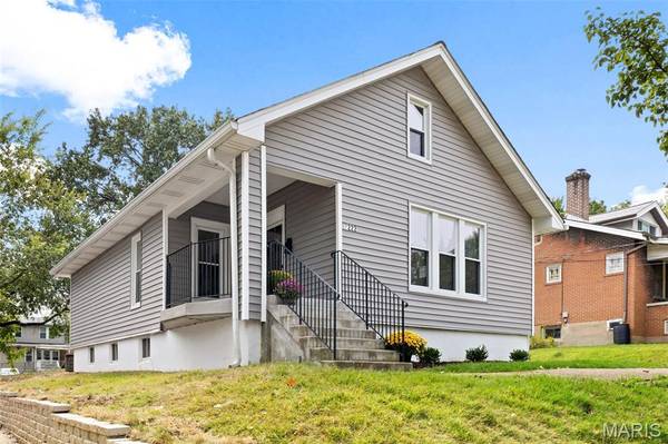 7222 Gayola PL, Maplewood, MO 63143