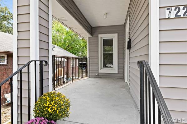 7222 Gayola PL, Maplewood, MO 63143
