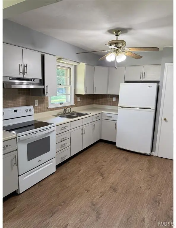 250 W Saint Anthony LN, Florissant, MO 63031