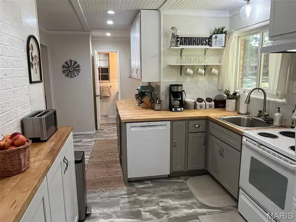 10279 Bust DR, Potosi, MO 63664
