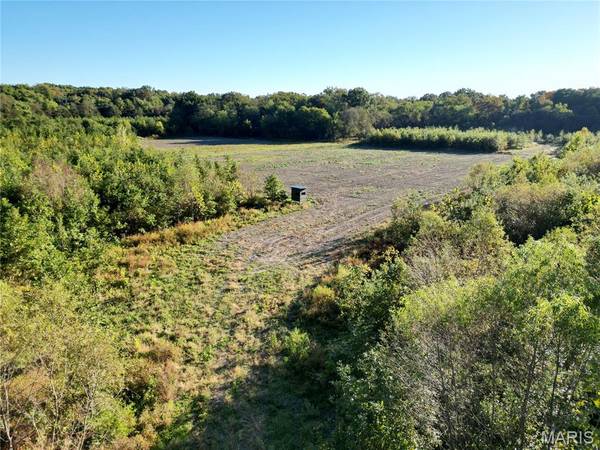 1 Landmark Road, Iuka, IL 62849