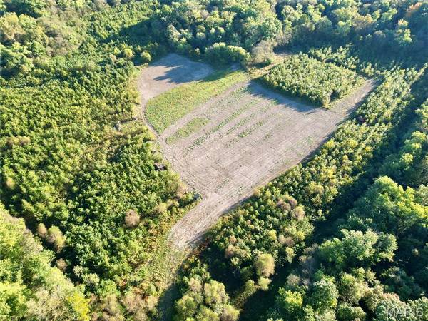 1 Landmark Road, Iuka, IL 62849
