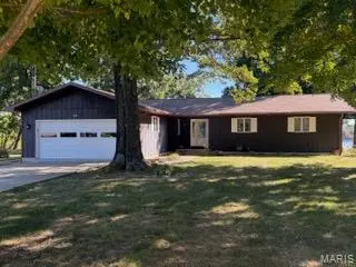 309 Lakewood DR, Hillsboro, IL 62049