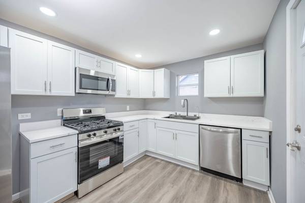 42425 N Park LN E, Antioch, IL 60002