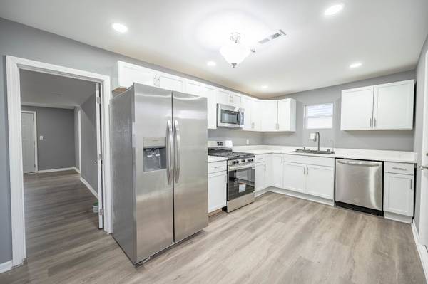 42425 N Park LN E, Antioch, IL 60002