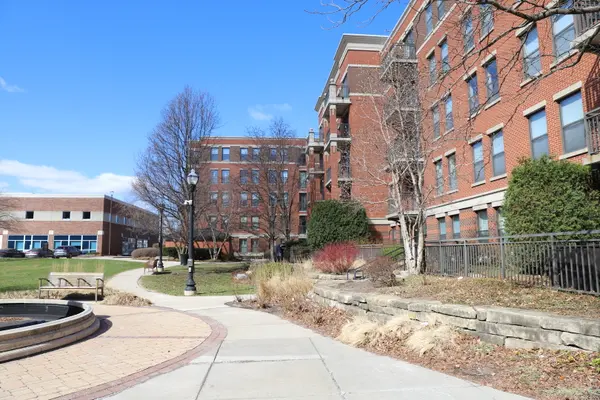 2335 W Belle Plaine AVE #407, Chicago, IL 60618