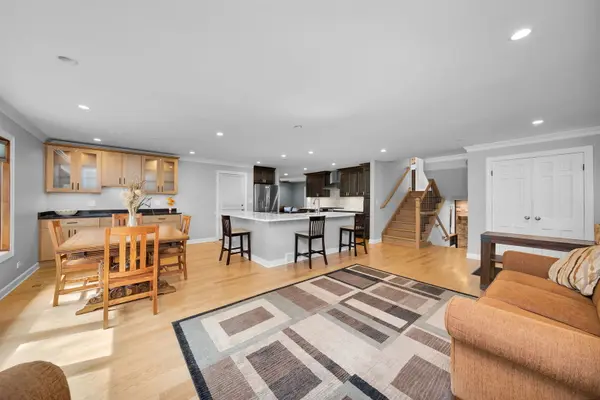 1602 N Oneida LN, Mount Prospect, IL 60056