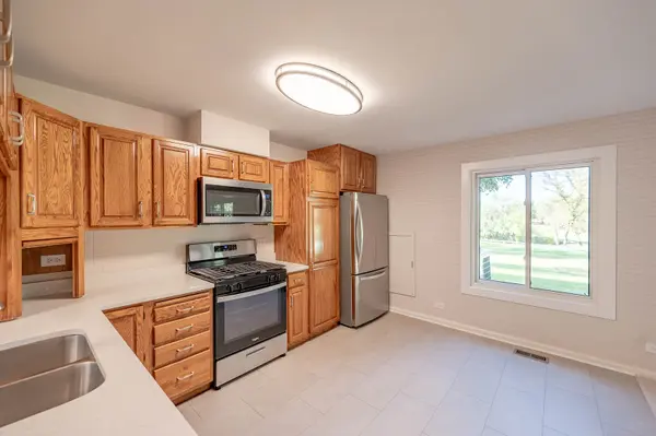 1632 Vermont DR #4-2, Elk Grove Village, IL 60007