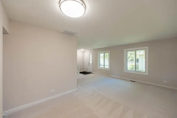 1632 Vermont DR #4-2, Elk Grove Village, IL 60007