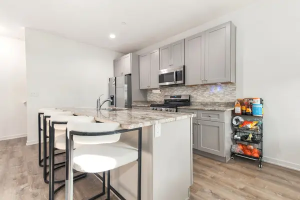 1036 Gillespie LN, Yorkville, IL 60560