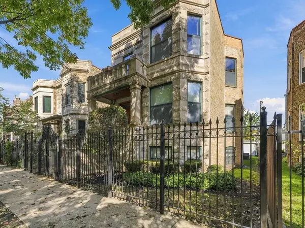 3244 W Potomac AVE W, Chicago, IL 60651