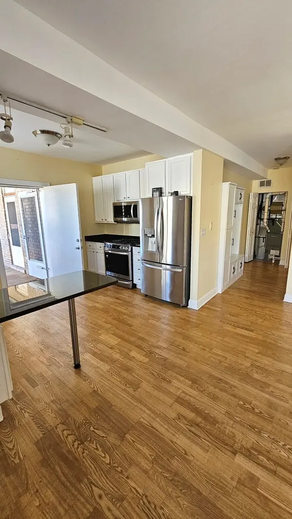 7363 N Damen AVE #303, Chicago, IL 60645