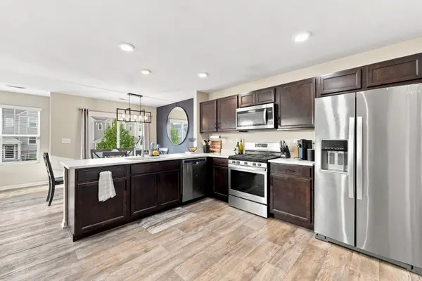 3839 Honeysuckle LN, Elgin, IL 60124