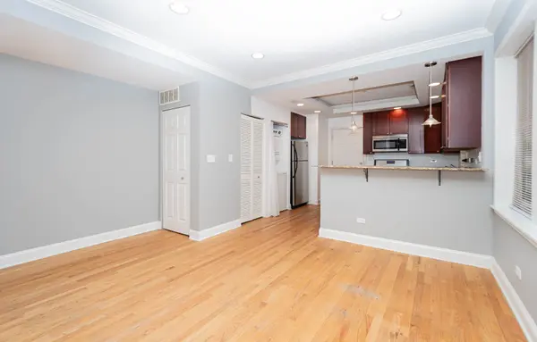 7074 N Wolcott AVE #1, Chicago, IL 60626