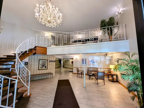 9820 S Pulaski RD #106, Oak Lawn, IL 60453