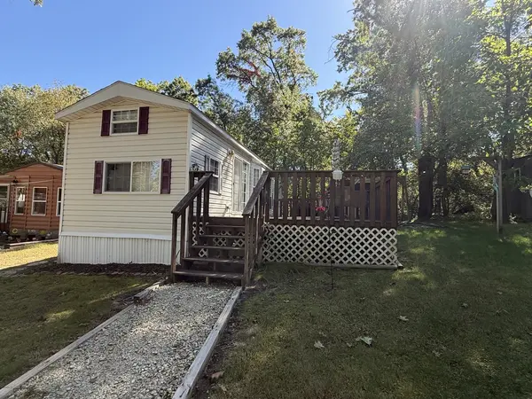 27-18 Woodhaven Lakes, Sublette, IL 61367