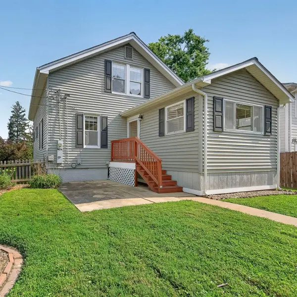 904 Chelsea AVE, Glendale, MO 63122