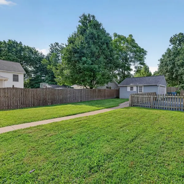 904 Chelsea AVE, Glendale, MO 63122