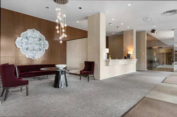 3180 N Lake Shore DR #17F, Chicago, IL 60657