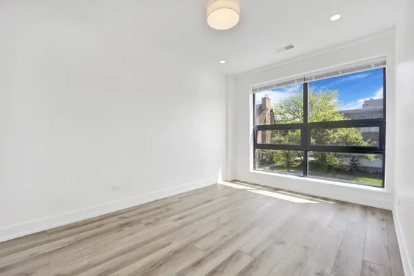 4350 W Lawrence AVE #306, Chicago, IL 60630