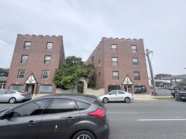 3410 Harlem AVE #12, Riverside, IL 60546