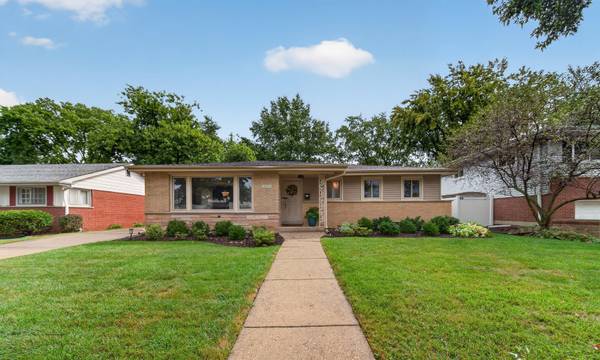863 S Cedar AVE, Elmhurst, IL 60126