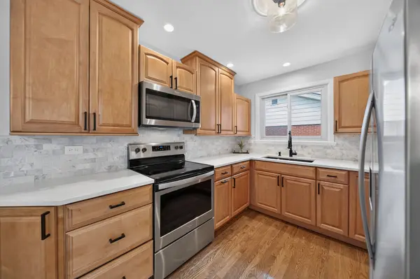 863 S Cedar AVE, Elmhurst, IL 60126