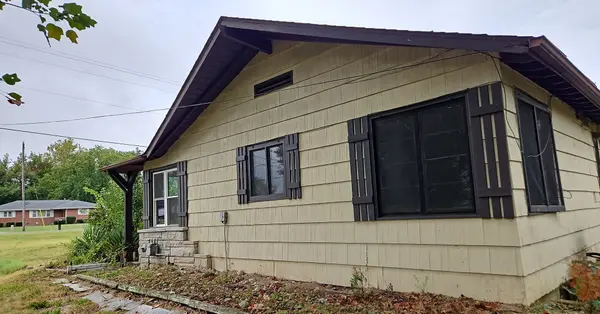1610 W Mccord ST, Centralia, IL 62801
